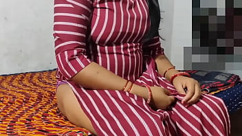 Sexy Indian housewife showcases her amazing ass in homemade video